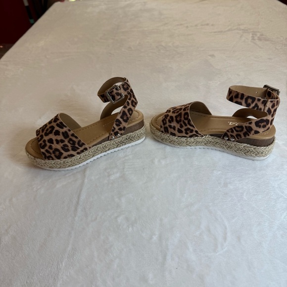 Soda Leopard Print Platform Sandals - Picture 8 of 12